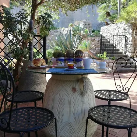 Grande Bed & Breakfast *